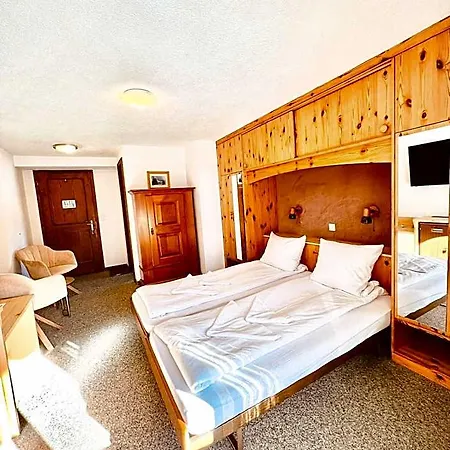 Old Jnn Hotel *